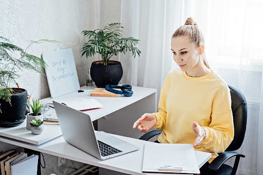 Young real estate investor at her office wholesaling real estate, which provides quick income and is one of the benefits of wholesaling.