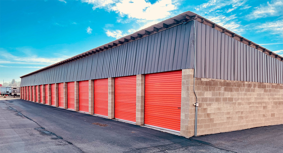 how to invest in self-storage